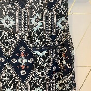 Sleeveless blouse. MEDIUM WOMENS